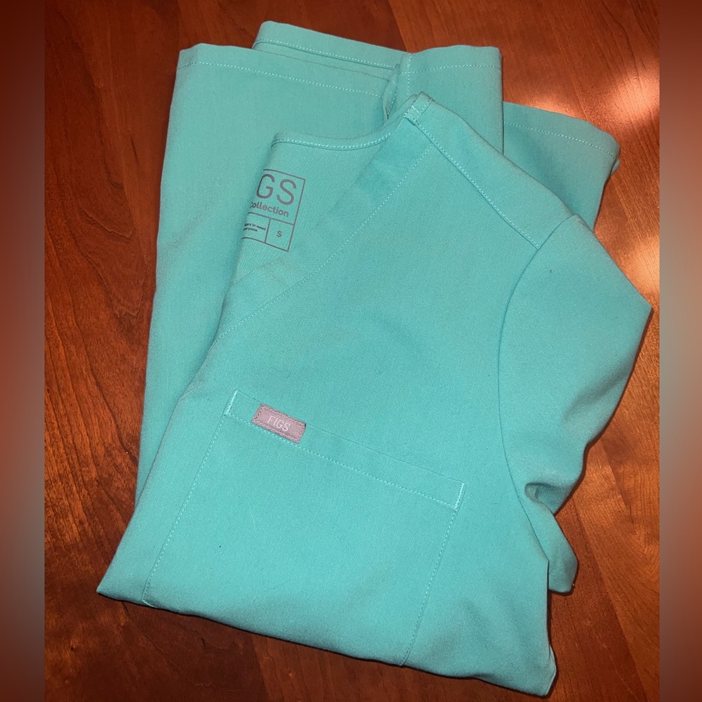 Figs Surgical Green Scrub Top